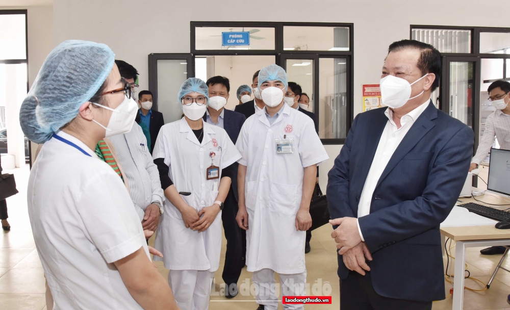 Bí thư Thành ủy Hà Nội Đinh Tiến Dũng trả lời phỏng vấn Đài PTTH Hà Nội nhân dịp đầu xuân Nhâm Dần