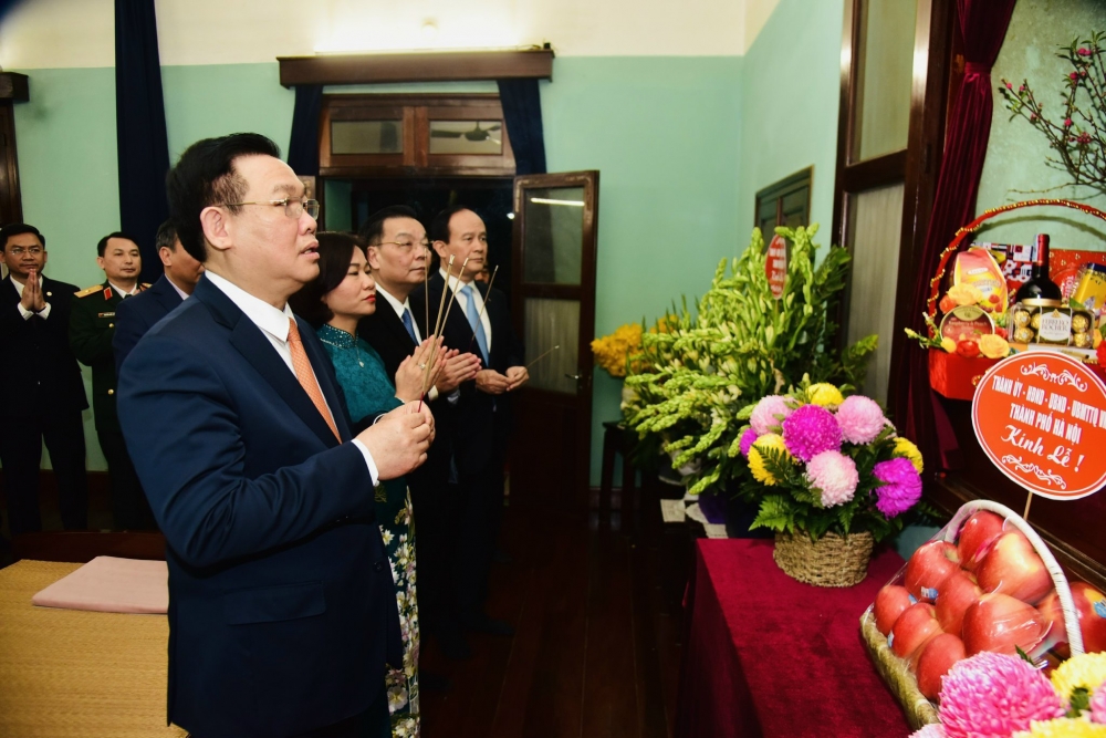 Lãnh đạo thành phố Hà Nội dâng hương tưởng nhớ Chủ tịch Hồ Chí Minh