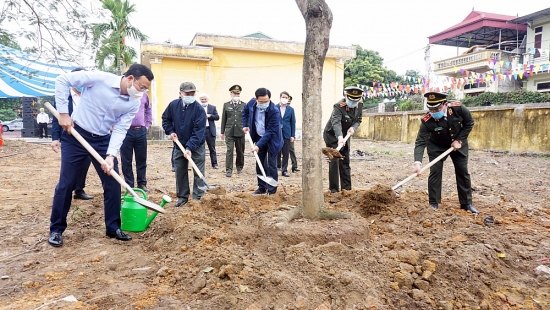 Công an Hà Nội phấn đấu trồng 3.000 cây xanh trong năm 2021