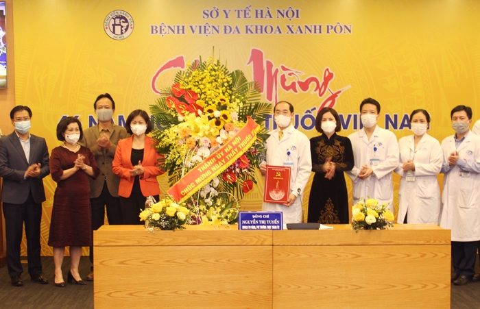 Phó Bí thư Thường trực Thành ủy Hà Nội thăm, chúc mừng Bệnh viện Đa khoa Xanh Pôn