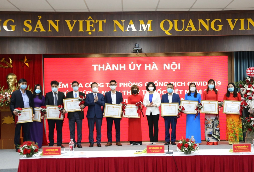 Lãnh đạo thành phố Hà Nội tri ân đội ngũ y, bác sĩ tuyến đầu chống Covid-19