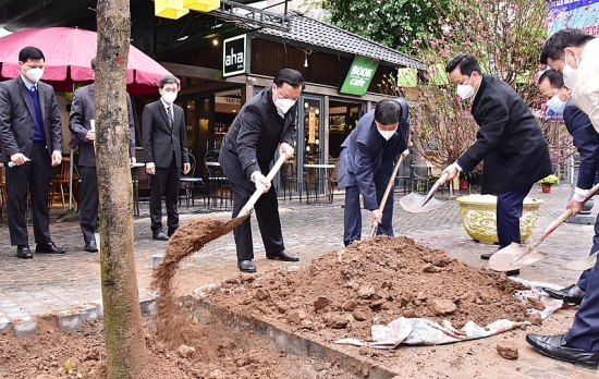 Bí thư Thành ủy Hà Nội dự Lễ phát động Tết trồng cây tại quận Hoàn Kiếm