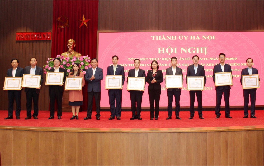 Ban Thường vụ Thành ủy Hà Nội tặng Bằng khen cho 10 tập thể có thành tích xuất sắc trong thực hiện Đề án 21