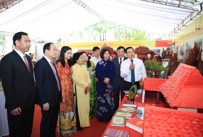 Lãnh đạo thành phố Hà Nội thăm khu trưng bày sản phẩm OCOP của huyện Thường Tín