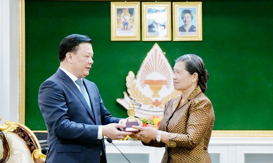 Giữ gìn, vun đắp cho mối quan hệ Việt Nam - Campuchia ngày càng phát triển