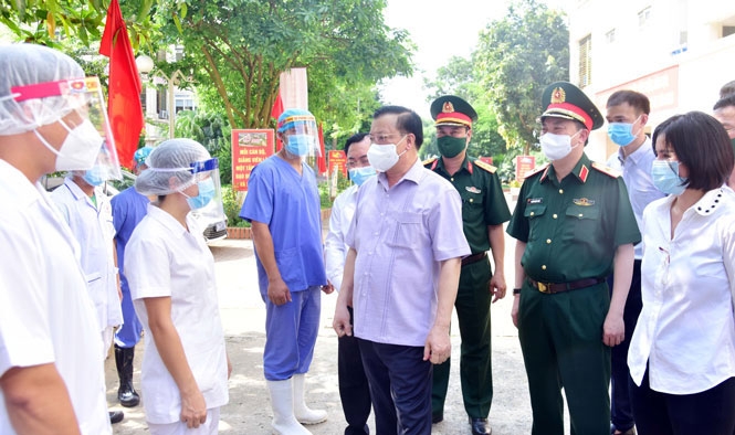 Bí thư Thành ủy Hà Nội Đinh Tiến Dũng: Khuyến khích doanh nghiệp mua vắc xin phòng Covid-19 tiêm cho công nhân lao động