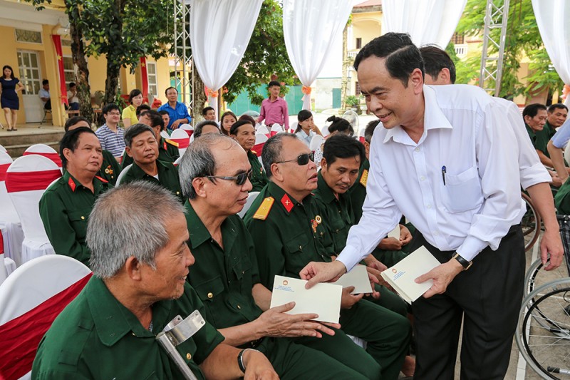 Chủ tịch Ủy ban Trung ương MTTQ Việt Nam thăm thương, bệnh binh tại Hà Nam