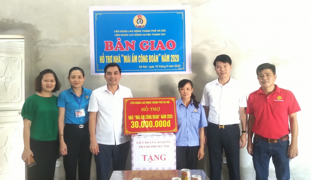 Huyện Thanh Oai bàn giao nhà Mái ấm Công đoàn