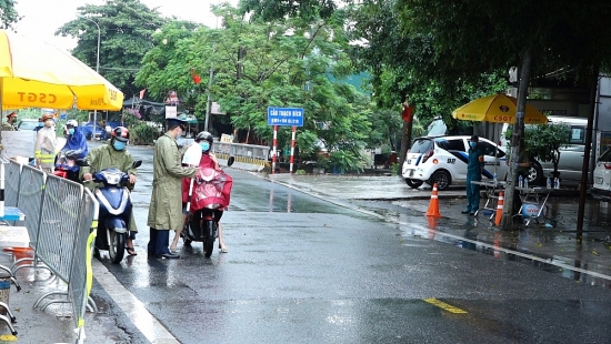 Công an huyện Thanh Oai "vượt nắng, thắng mưa" bảo vệ vùng xanh an toàn