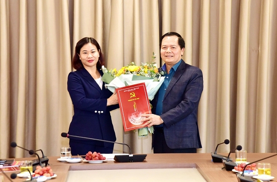 Hà Nội: Trao quyết định nghỉ hưu cho đồng chí Nguyễn Văn Thắng