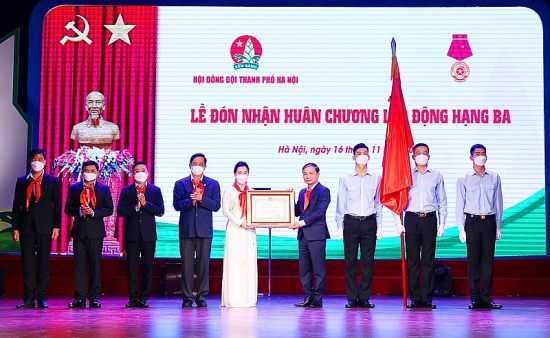 Hội đồng Đội thành phố Hà Nội đón nhận Huân chương Lao động hạng Ba