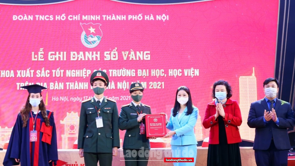 Hà Nội ghi danh sổ vàng 90 Thủ khoa xuất sắc năm 2021