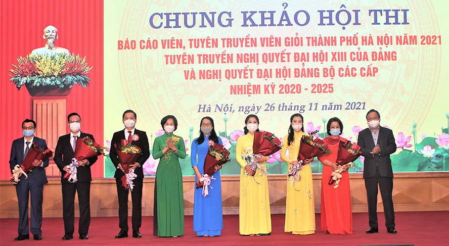 Thí sinh Nguyễn Thị Phương Thêm đạt giải Nhất Hội thi báo cáo viên, tuyên truyền viên giỏi