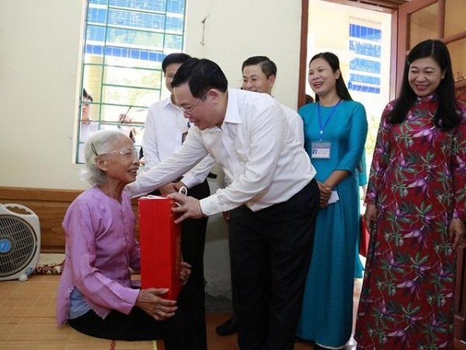 Thành ủy Hà Nội yêu cầu chăm lo tốt đời sống của nhân dân trong dịp Tết