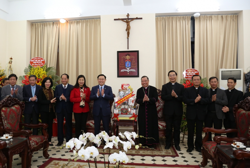 Bí thư Thành ủy Vương Đình Huệ chúc mừng Tòa Tổng giám mục Hà Nội nhân dịp Giáng sinh