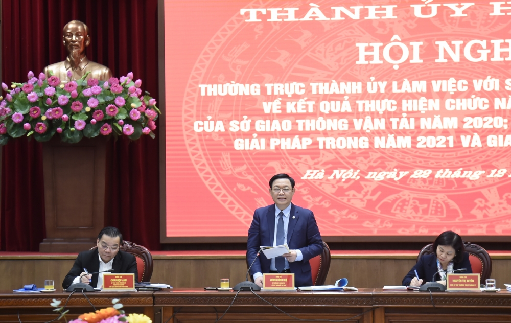 Bí thư Thành ủy Hà Nội Vương Đình Huệ phát biểu kết luận buổi làm việc