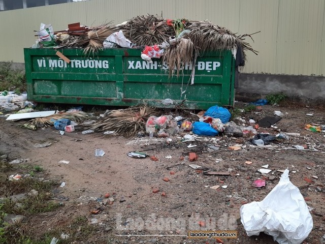 Cần dẹp bỏ bãi rác tự phát trên đường Tố Hữu