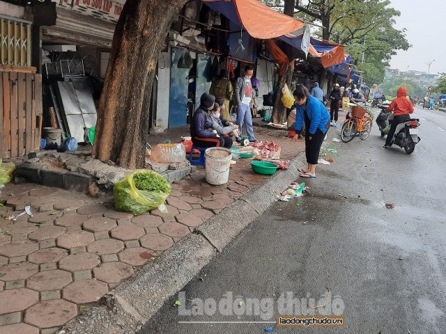 Tích cực giải quyết, xử lý tình trạng họp chợ lấn chiếm vỉa hè phố Cầu Mới