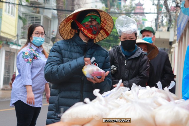 Ấm lòng người lao động nghèo trong mùa dịch