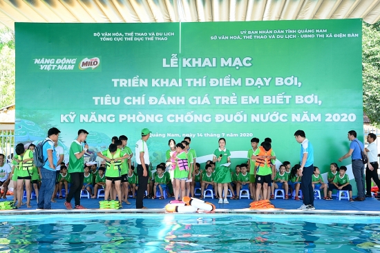Nestlé MILO phối hợp triển khai dạy trẻ em bơi và phòng chống đuối nước