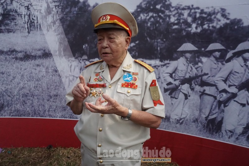 ha noi mua thu nam ay trong hoi uc cua nhung nhan chung lich su