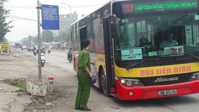 Khắc phục bất cập tại các điểm dừng xe buýt ở vùng ngoại thành