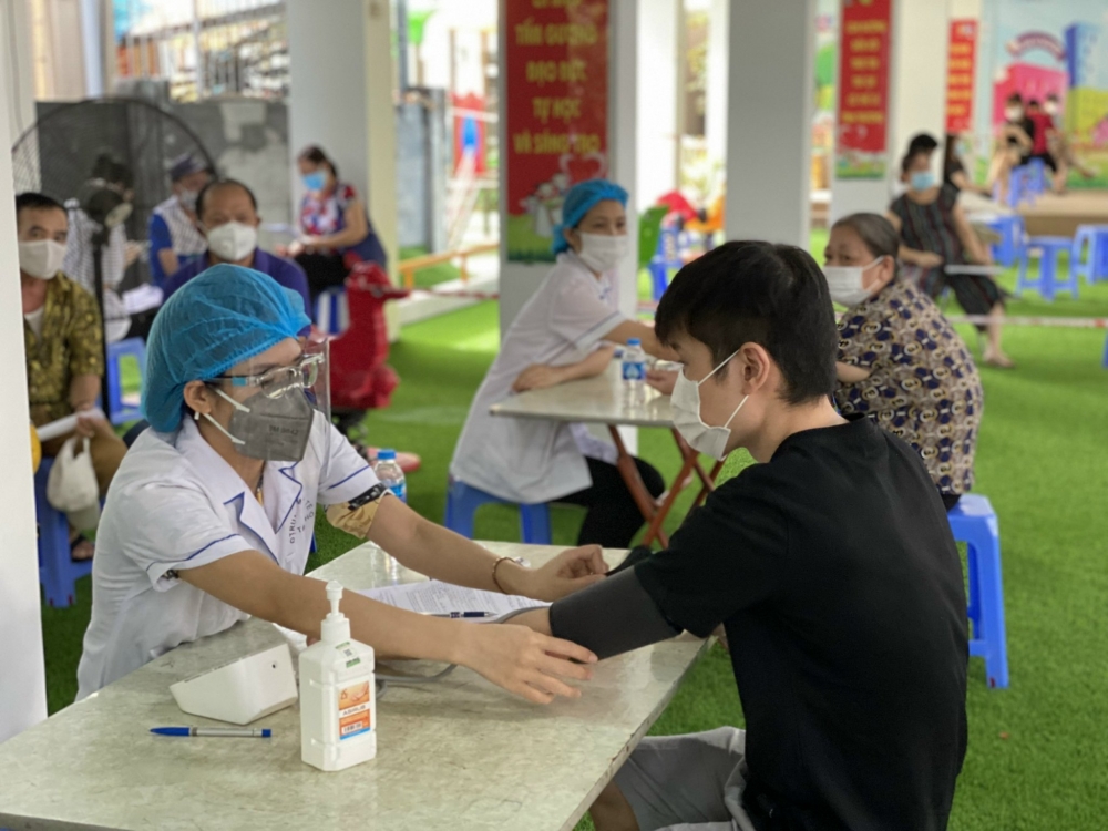 Hà Nội tổ chức các điểm tiêm vắc xin cố định, lưu động xuyên Tết