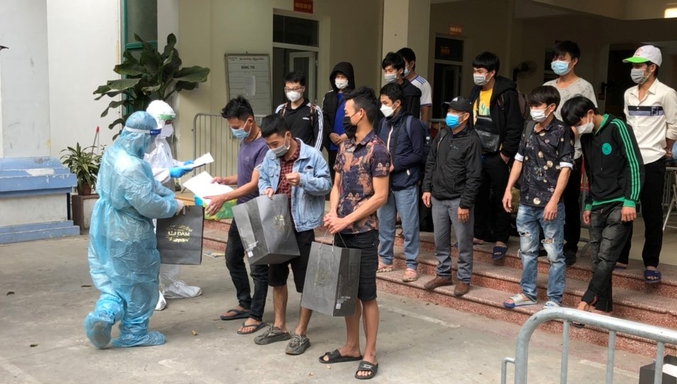 28 bệnh nhân Covid-19 điều trị tại Trạm y tế lưu động phường Yên Phụ được xuất viện