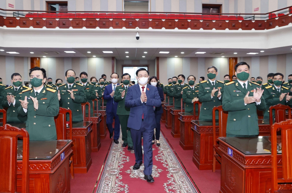 Chủ tịch Quốc hội Vương Đình Huệ thăm và chúc Tết Bộ Tư lệnh Thủ đô Hà Nội