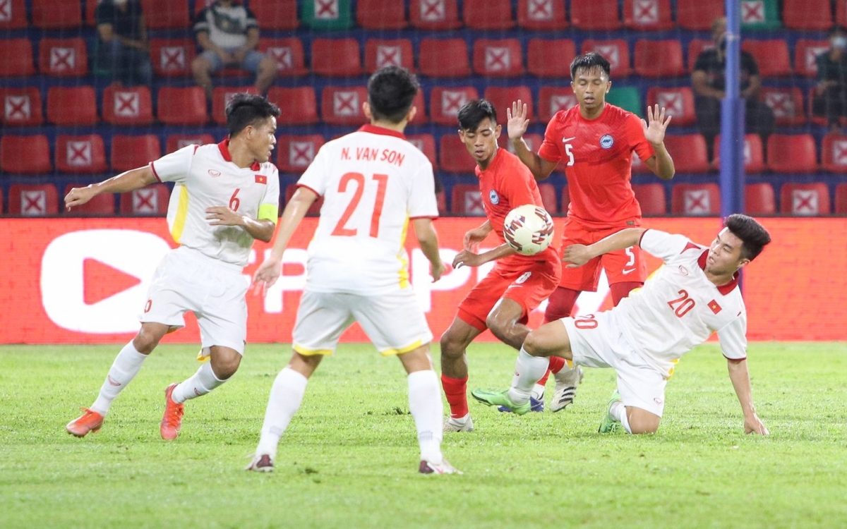 Tuy nhiên, U23 Singapore còn khủng hoảng lực lượng trầm trọng hơn khi mất tới 10 cầu thủ vì mắc Covid-19 hoặc dính chấn thương và chỉ còn 14 cầu thủ tham dự trận đấu với U23 Việt Nam. (Ảnh: VFF)