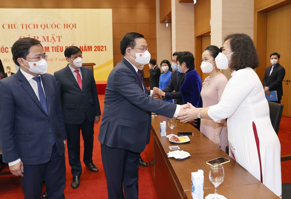 Chủ tịch Quốc hội Vương Đình Huệ gặp mặt thầy thuốc trẻ Việt Nam tiêu biểu năm 2021