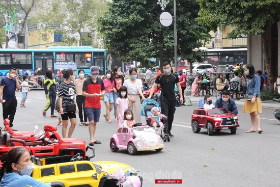 Quận Hoàn Kiếm: 3 ngày đầu mở lại, phố đi bộ đón đến 40.000 lượt người