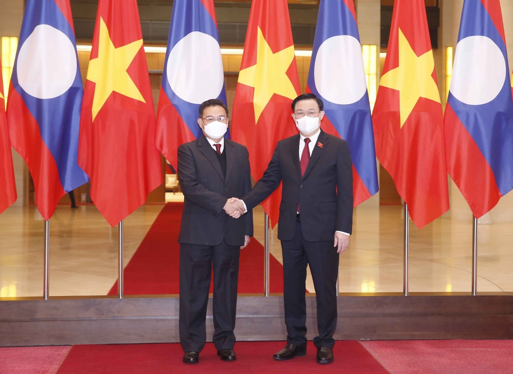 Chủ tịch Quốc hội Vương Đình Huệ hội đàm với Chủ tịch Quốc hội Lào