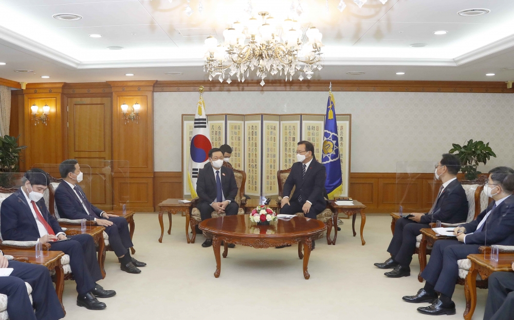 Chủ tịch Quốc hội Vương Đình Huệ hội kiến Thủ tướng Nội các Hàn Quốc Kim Boo Kyum