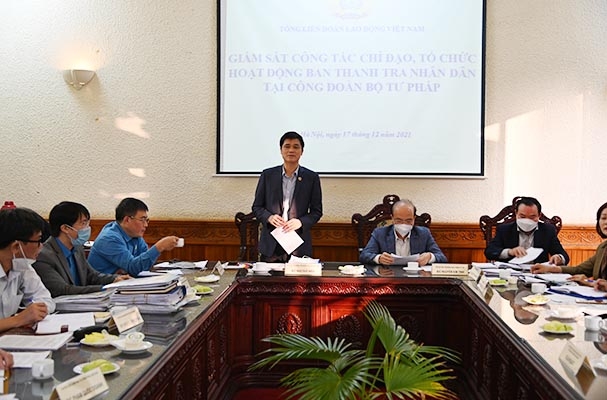 Đoàn giám sát của Tổng Liên đoàn Lao động Việt Nam làm việc tại Bộ Tư pháp