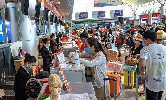 Du khách an toàn rời Đà Nẵng bằng đường hàng không