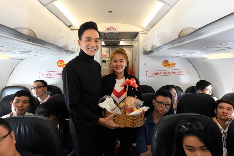 nhung gio qua yeu thuong tren sieu thi 10000 met cua vietjet