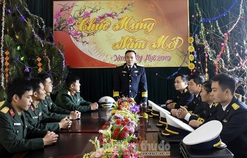 Bộ Tư lệnh Vùng 1 Hải quân thăm, chúc Tết quân dân đảo Trần, Trà Bản