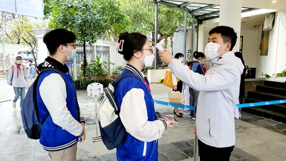 Chùm ảnh: Học sinh trở lại trường trong điều kiện phòng dịch nghiêm ngặt