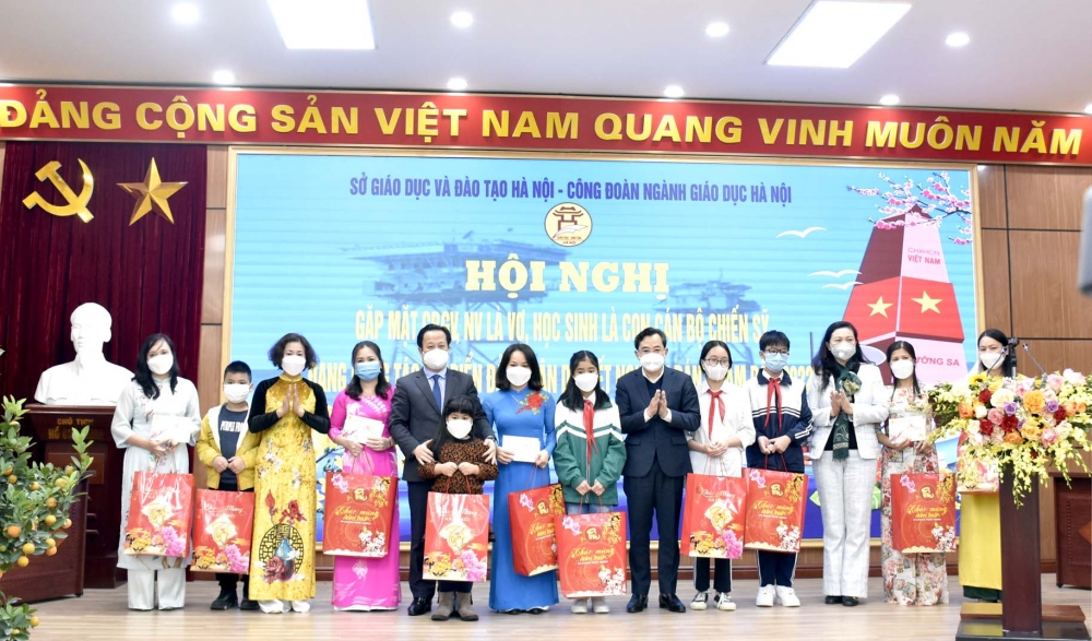 Chăm lo thiết thực đời sống cán bộ, giáo viên, nhân viên