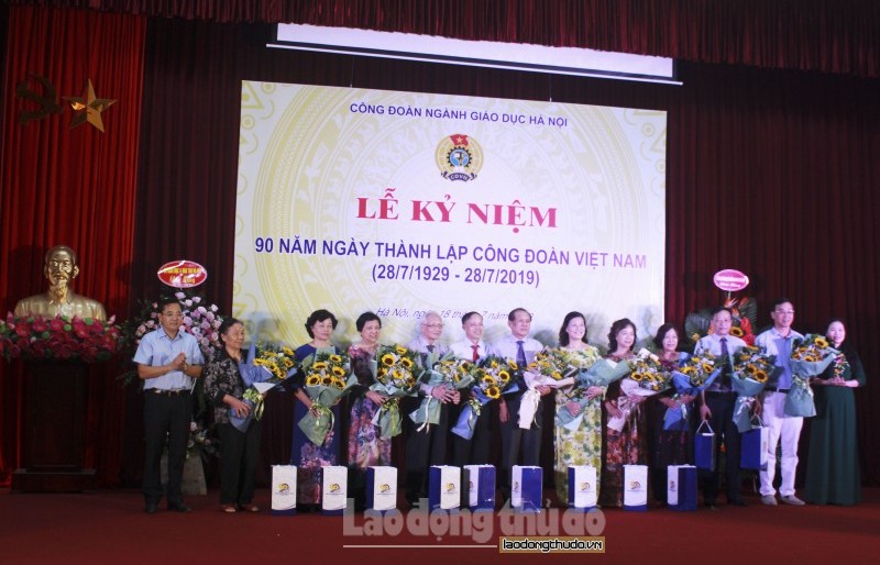 Kỷ niệm 90 năm Ngày thành lập Công đoàn Việt Nam