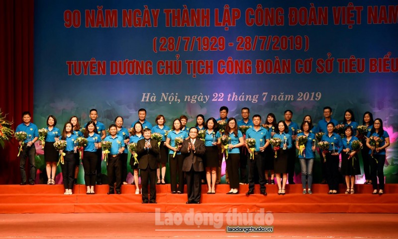 toan canh hinh anh theo thoi gian le ky niem 90 nam ngay thanh lap cong doan viet nam