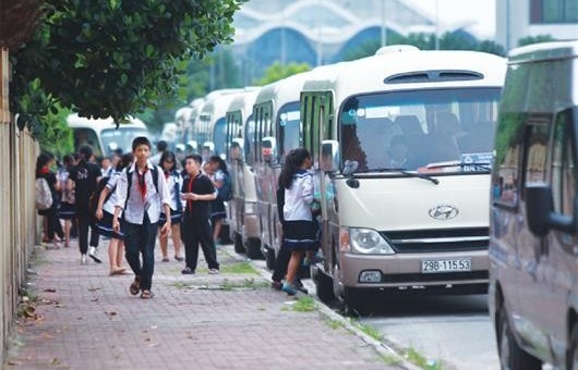 Bảo đảm an toàn cho học sinh khi sử dụng dịch vụ đưa đón bằng xe ô tô