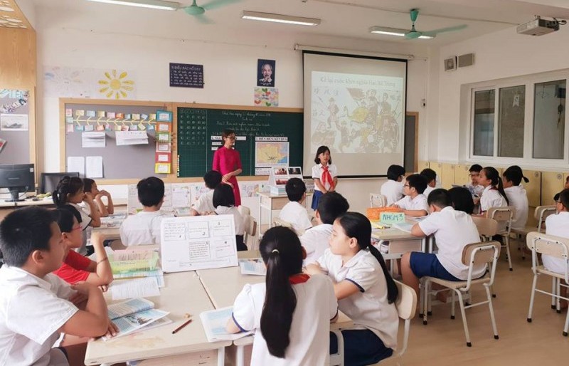 Hà Nội: Tạm dừng việc triển khai kế hoạch thu học phí không dùng tiền mặt