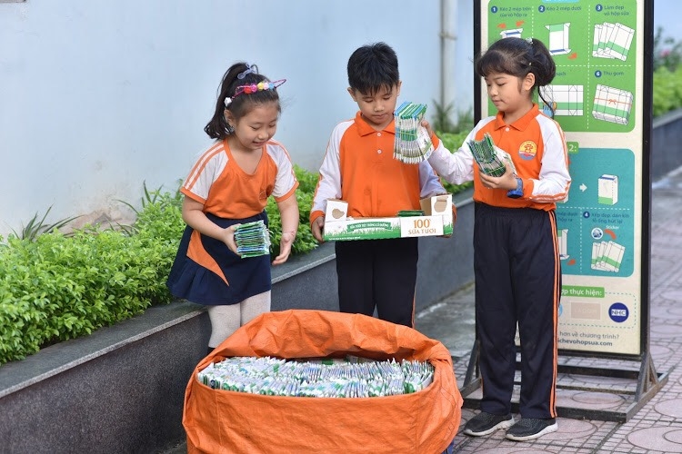 Phát động cuộc thi “Cùng bé thu gom vỏ hộp giấy” cho học sinh tại Hà Nội