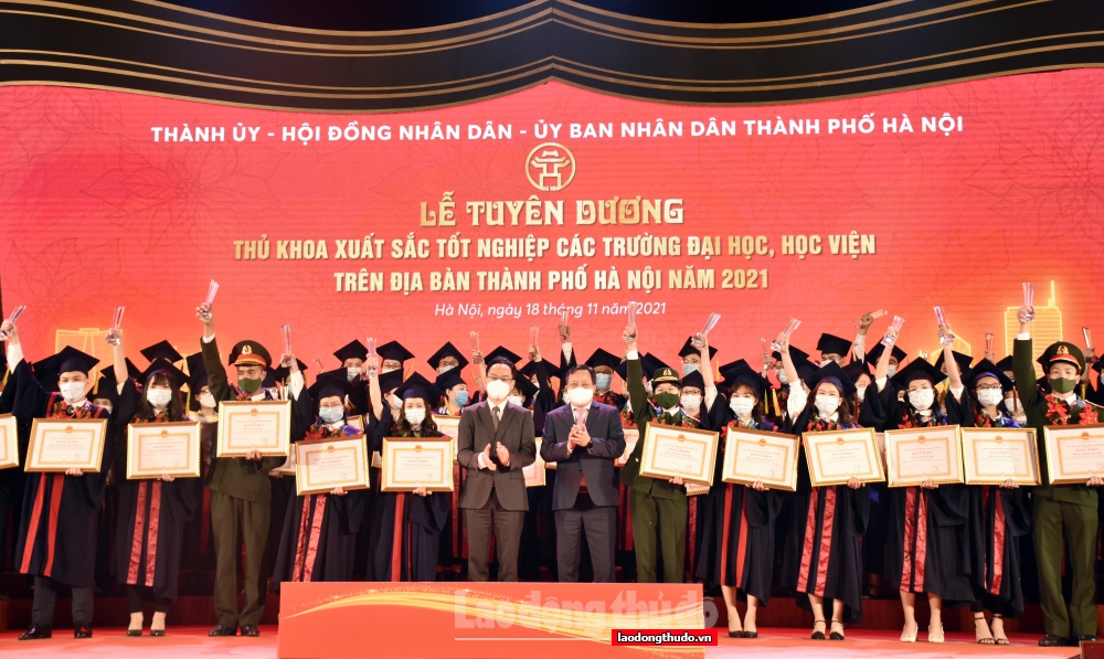 Hà Nội: Vinh danh 90 thủ khoa xuất sắc năm 2021