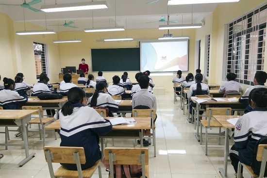 Từ ngày 6/12, học sinh Trung học phổ thông ở Hà Nội trở lại trường học trực tiếp