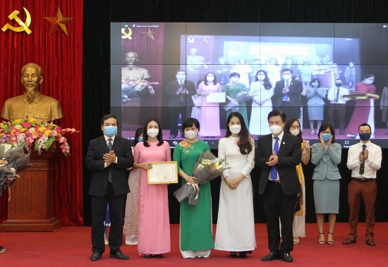 Trao giải cuộc thi “Biên soạn sách, tài liệu dạy và học tiếng Việt cho người Việt Nam ở nước ngoài”