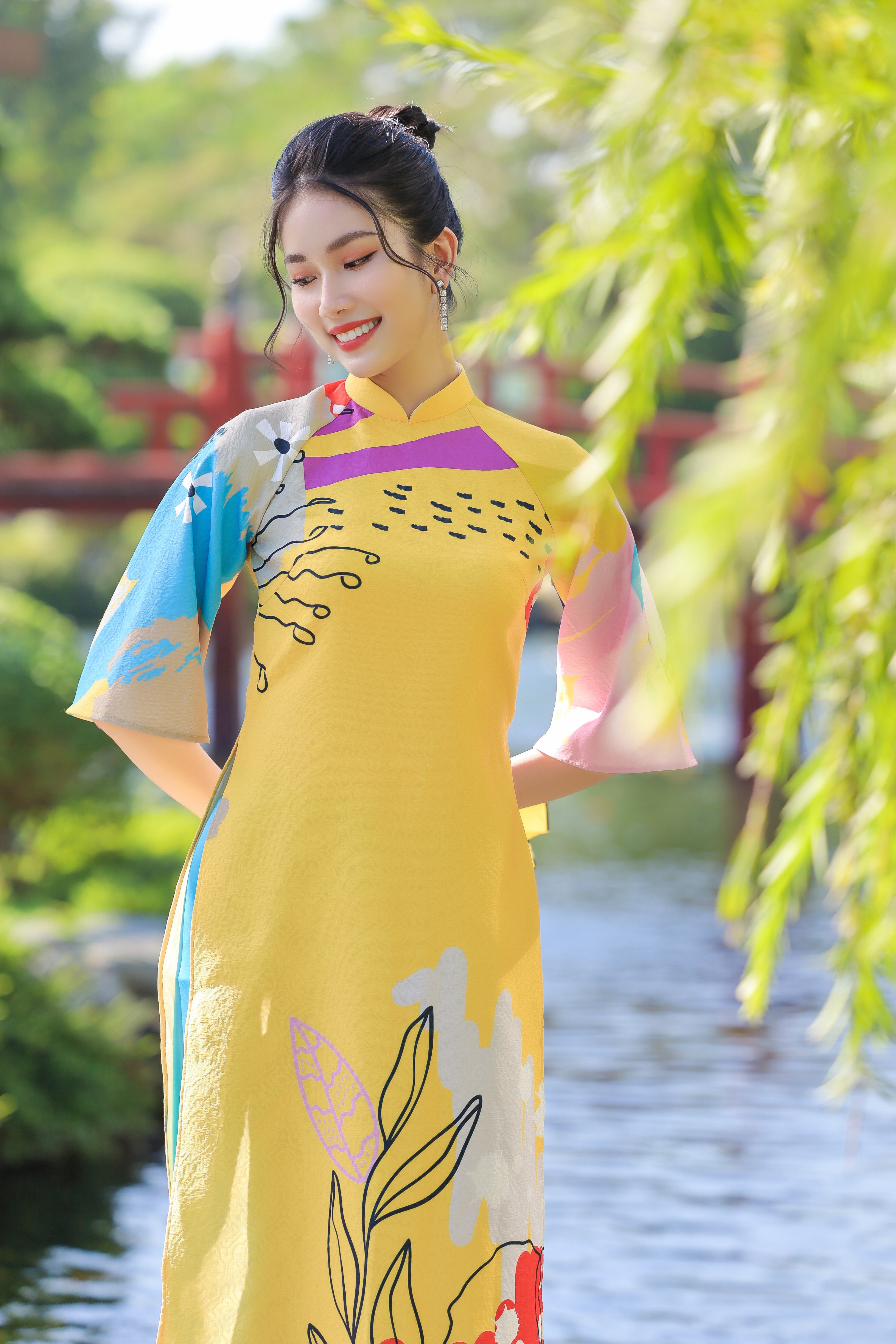 Á hậu Phương Anh, Ngọc Thảo gợi ý cách diện áo dài duyên dáng dịp Tết 2021