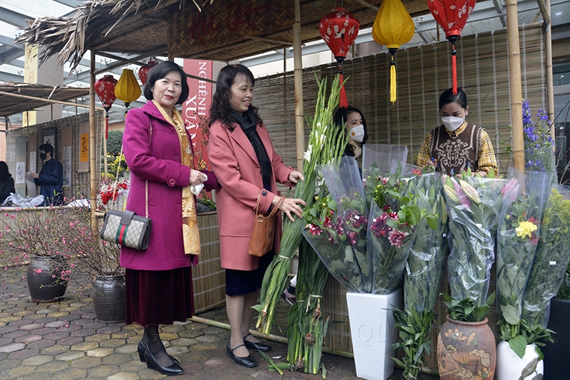 Lưu giữ những nét đẹp vốn có của Tết Việt cho thế hệ mai sau